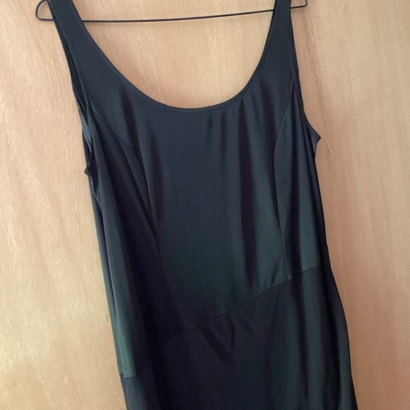 Sleeveless pull over black maxi gown - Picture 2 of 6